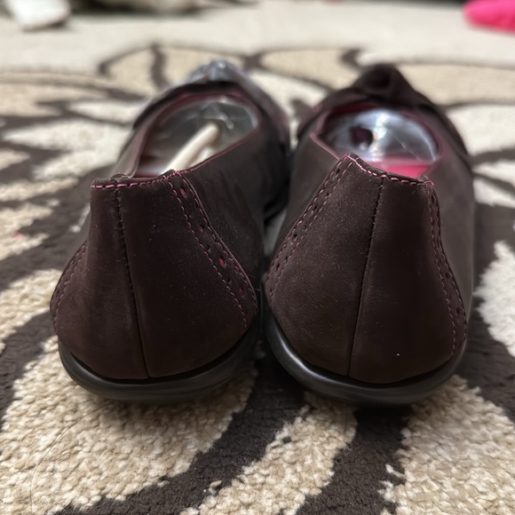 Brand New Aerosoles Bow Comfort Flat Chocolate Brown Hot Pink - Picture 2 of 4